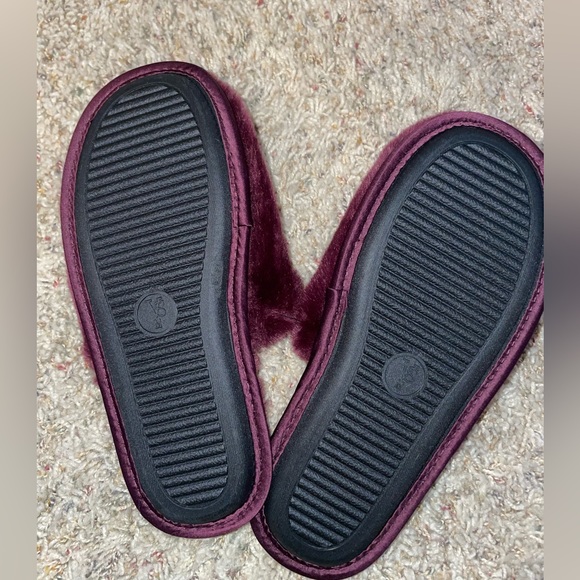 NWT VICTORIA'S SECRET maroon Closed Toe Faux Fur Slipper sz medium limited - Picture 4 of 6